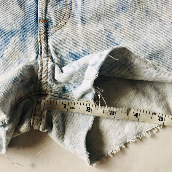 Levis 501 Jean Shorts Women’s 26 Cut Offs Acid Wash Denim Blue Button Fly‎ - Picture 8 of 9